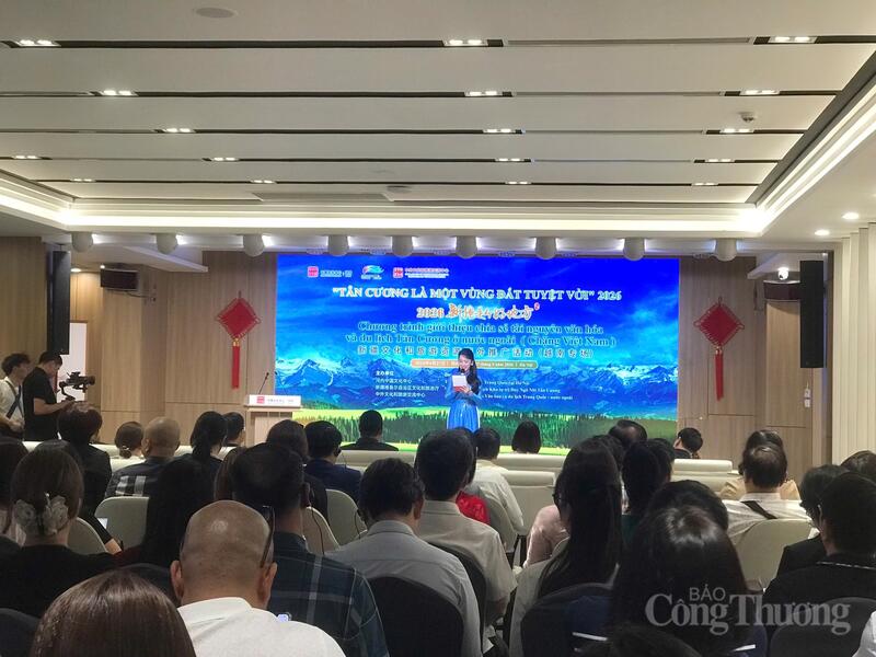 Chương trình giới thiệu văn hóa, du lịch Tân Cương thu hút sự quan tâm của doanh nghiệp. Ảnh: Bảo Thoa