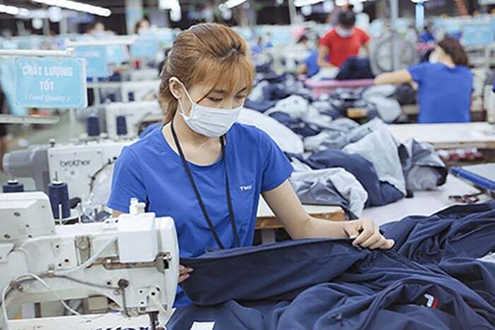Năm 2025, xuất khẩu của Việt Nam sang EU ước đạt trên 50 tỷ USD, trong đó các mặt hàng chủ lực như dệt may, da giày, nông sản, thủy sản, đồ gỗ và sản phẩm công nghiệp chế biến. Ảnh minh hoạ