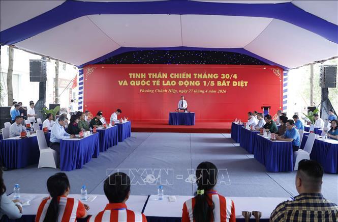 Tổng Bí thư, Chủ tịch nước Tô Lâm và Đoàn công tác của Trung ương đã đến thăm, động viên công nhân, người lao động tại Thành phố Hồ Chí Minh. Ảnh: Thống Nhất/TTXVN