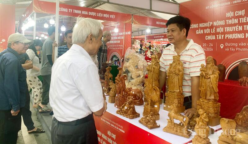 Hội chợ hàng công nghiệp nông thôn tiêu biểu thành phố Hà Nội gắn với Lễ hội truyền thống quốc gia đặc biệt chùa Tây Phương năm 2026. Ảnh: Thùy Linh