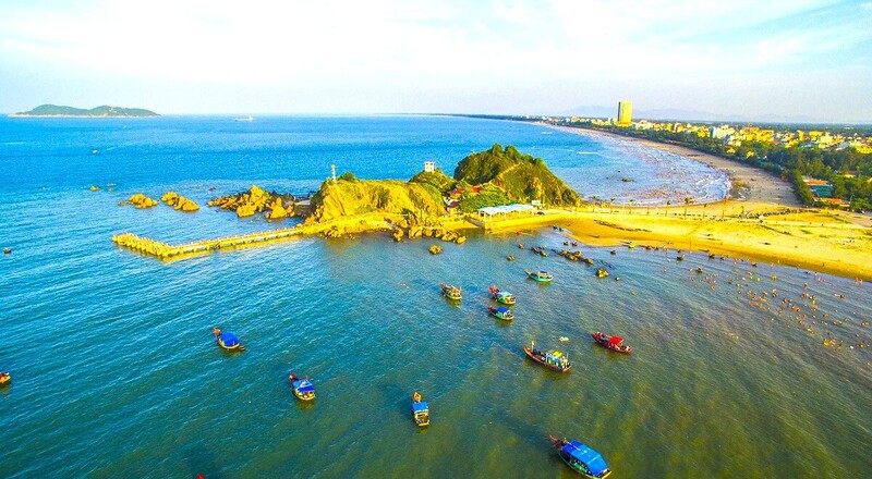 Nghệ An có 82 km bờ biển, lợi thế lớn để phát triển toàn diện kinh tế biển. Ảnh: Quang An