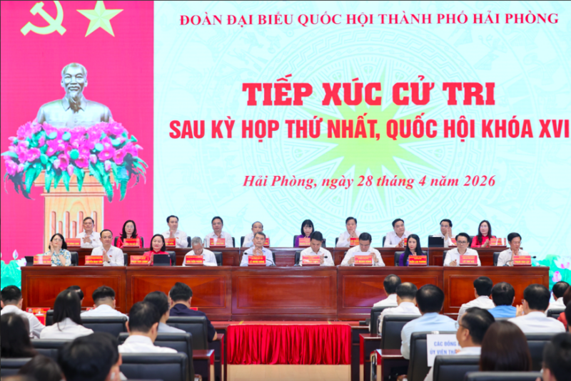 Thủ tướng Chính phủ Lê Minh Hưng cùng các đại biểu Quốc hội thành phố Hải Phòng tham dự Hội nghị tiếp xúc cử tri sau Kỳ họp thứ Nhất Quốc hội khóa XVI - Ảnh: VGP/Nhật Bắc
