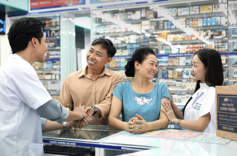 Long Châu tiên phong bình ổn không tăng giá, đảm bảo nguồn cung thuốc và sản phẩm y tế thiết yếu phục vụ người dân cả nước.