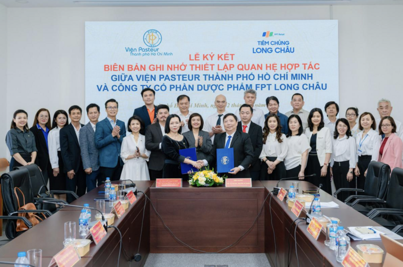 Hệ thống nhà thuốc và tiêm chủng Long Châu ký kết hợp tác chiến lược cùng Viện Pasteur TP. Hồ Chí Minh.