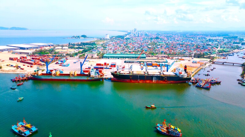Năm 2025, tổng sản lượng hàng hóa qua các cảng biển của tỉnh Nghệ An đạt gần 15 triệu tấn. Ảnh: Mai Liễu