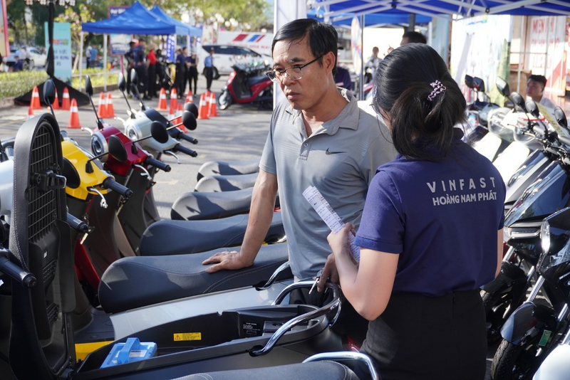 Khách hàng quan tâm tới các mẫu xe đổi pin của VinFast như Evo, Feliz II, Viper