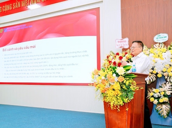 Tiến sĩ Nguyễn Đình Cung, nguyên Viện trưởng Viện Nghiên cứu Quản lý Kinh tế Trung ương phát biểu