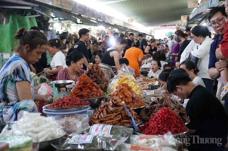 Các chợ du lịch siết chặt quản lý, đảm bảo an toàn thực phẩm trong bối cảnh lượng khách tăng và nắng nóng