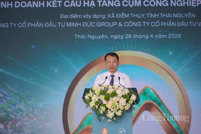 Ông Lê Hồng Khuê - Chủ tịch HĐQT Công ty Cổ phần Đầu tư Le Mont phát biểu tại lễ khởi công