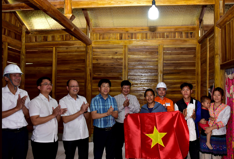 Lễ đóng điện tại bản Tia Ma Mủ, xã Tà Tổng (tỉnh Lai Châu) góp phần hoàn thiện hạ tầng thiết yếu, thúc đẩy phát triển kinh tế - xã hội tại địa phương. Ảnh: Hà Dũng