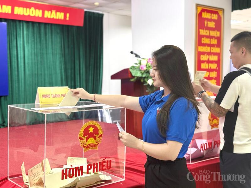 Tham gia bầu cử là một trong những hành động cụ thể thể hiện bản lĩnh chính trị và trách nhiệm công dân của đoàn viên, thanh niên hôm nay.