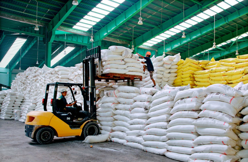 Ngành hóa chất Việt Nam đang tập trung đầu tư chiều sâu vào nguyên liệu, đẩy mạnh hóa dầu và sản xuất hóa chất cơ bản nhằm giảm phụ thuộc nhập khẩu.  Ảnh: TH