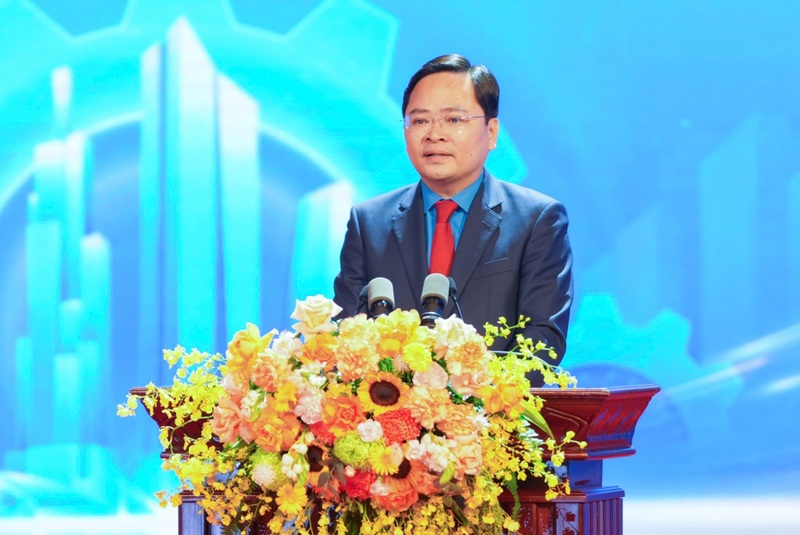 Đồng chí Nguyễn Anh Tuấn - Chủ tịch Tổng Liên đoàn Lao động Việt Nam phát biểu khai mạc buổi lễ. Ảnh: Hải Nguyễn