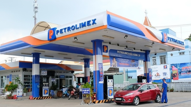 Cửa hàng xăng dầu Petrolimex.