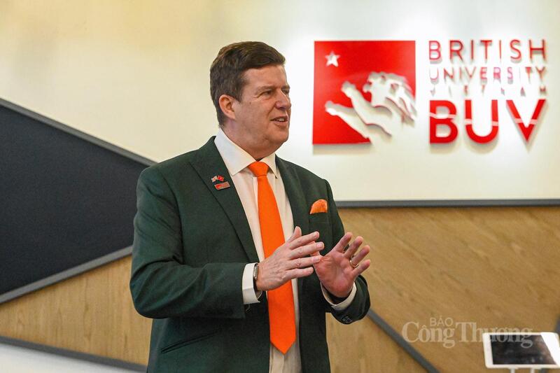 Giáo sư Rick Bennett, Phó Hiệu trưởng kiêm Phó Chủ tịch Trường Đại học Anh Quốc Việt Nam