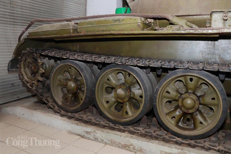 Cận cảnh chiếc xe tăng 390 huyền thoại húc đổ cổng Dinh Độc Lập - 7
