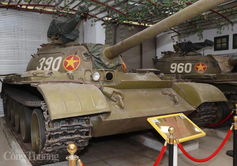 Hình ảnh xe tăng 390 trở thành biểu tượng chiến thắng của Bộ đội Cụ Hồ và lực lượng tăng thiết giáp.