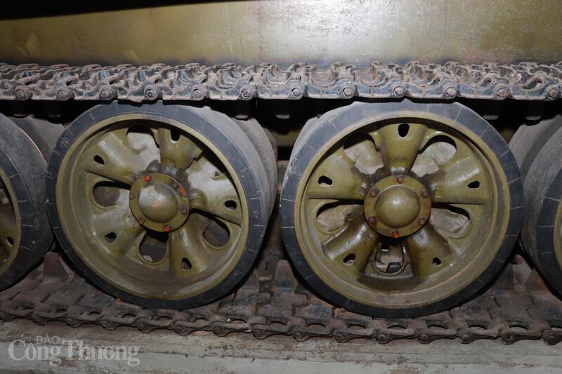 Cận cảnh chiếc xe tăng 390 huyền thoại húc đổ cổng Dinh Độc Lập - 9