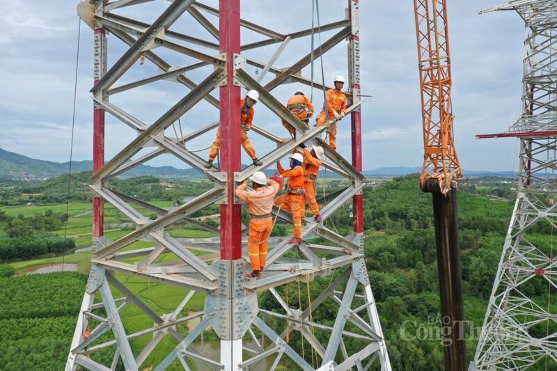 Dự án đường dây 500kV Mạch 3 Quảng Trạch - Phố Nối hoàn thành trong thời gian hơn 6 tháng. Ảnh: Thu Hường