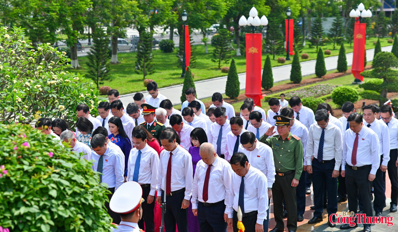 Thủ tướng Lê Minh Hưng dâng hương tưởng niệm các Anh hùng Liệt sĩ tại TP. Hải Phòng - 2