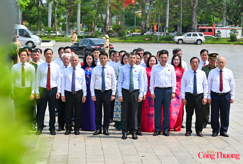 Thủ tướng Lê Minh Hưng dâng hương tưởng niệm các Anh hùng Liệt sĩ tại TP. Hải Phòng - 1