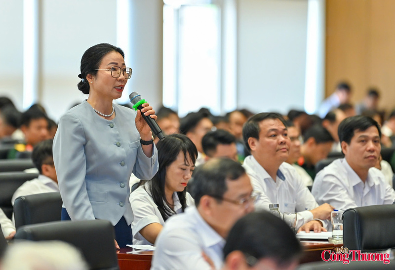 Chùm ảnh: Thủ tướng Lê Minh Hưng tiếp xúc cử tri Hải Phòng sau Kỳ họp Quốc hội - 9