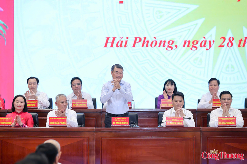 Chùm ảnh: Thủ tướng Lê Minh Hưng tiếp xúc cử tri Hải Phòng sau Kỳ họp Quốc hội - 4