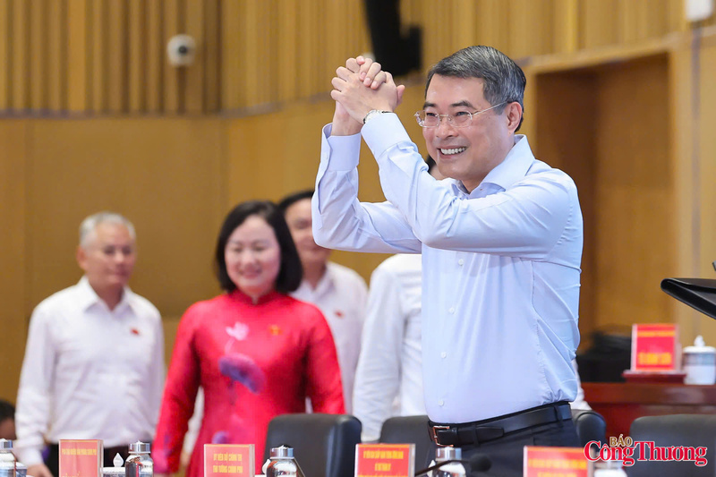 Thủ tướng Lê Minh Hưng và đoàn Đại biểu Quốc hội thành phố Hải Phòng tiếp xúc cử tri thành phố sau Kỳ họp thứ nhất, Quốc hội khoá XVI.