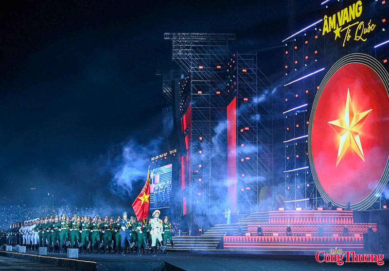 Đặc biệt ấn tượng trong chương trình là màn thực cảnh mang tên “Bình yên Tổ quốc” với phần diễu binh kết hợp biểu diễn của các cán bộ, chiến sĩ lực lượng vũ trang nhân dân đã trở thành một trong những khoảnh khắc hùng tráng, tự hào, gây xúc động, khơi dậy niềm tự hào trong đông đảo khán giả.