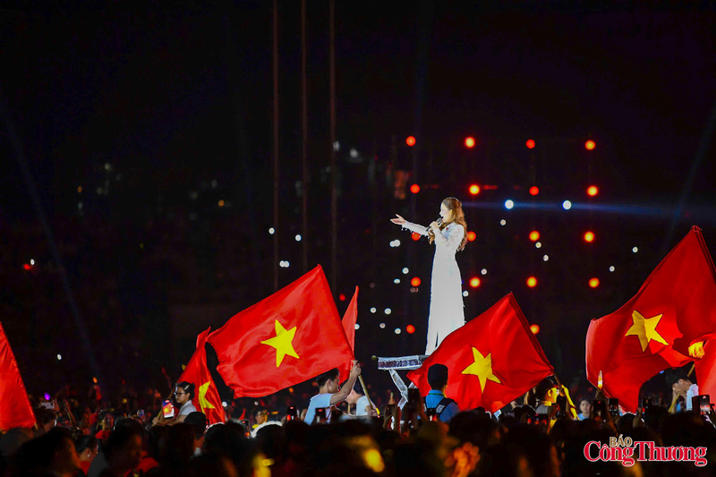 Chương 2 “Âm vang lịch sử” mang thông điệp đại đoàn kết hun đúc ý chí, tinh hoa văn hóa kết tinh sức mạnh, để Việt Nam vươn mình trong thời đại mới.