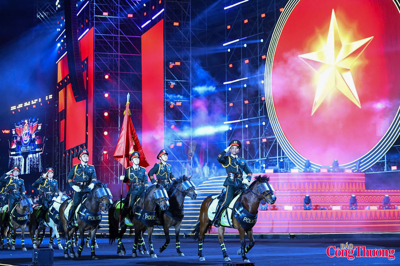 Chương trình đã đưa Đội Kỵ binh, Cảnh sát cơ động, Cảnh khuyển lên sân khấu Mỹ Đình trong màn thực cảnh “Bình yên Tổ quốc”.