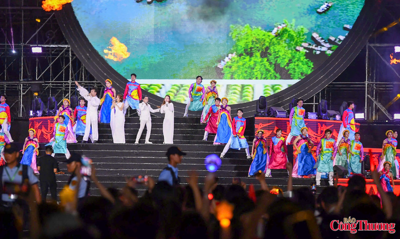 Phần II “Bùng nổ thanh âm - Rực sáng bầu trời” với các tiết mục nghệ thuật sôi động, nối dài niềm tự hào, biến lòng yêu nước thành nguồn năng lượng tích cực, thôi thúc mỗi người trẻ dấn thân và cống hiến cho một Việt Nam thịnh vượng.