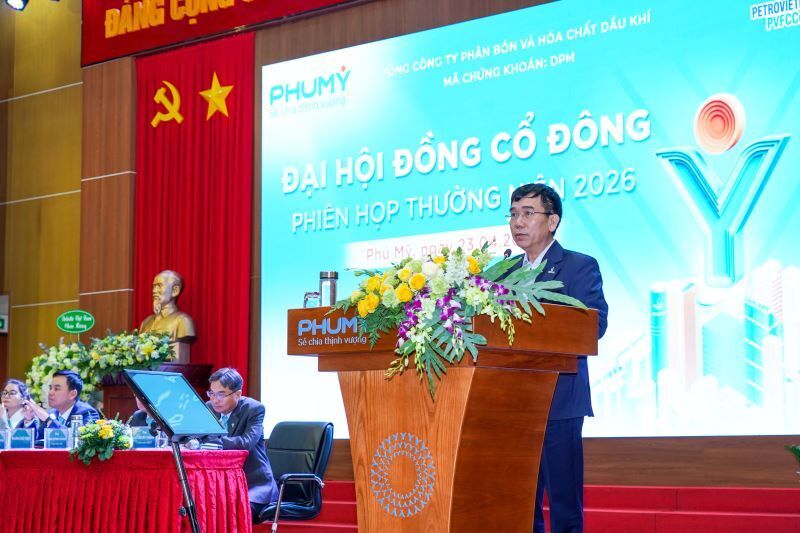 Ông Lê Xuân Huyên, Phó Tổng giám đốc phụ trách Ban Điều hành Petrovietnam phát biểu tại phiên họp. Ảnh: PVFCCo – Phú Mỹ