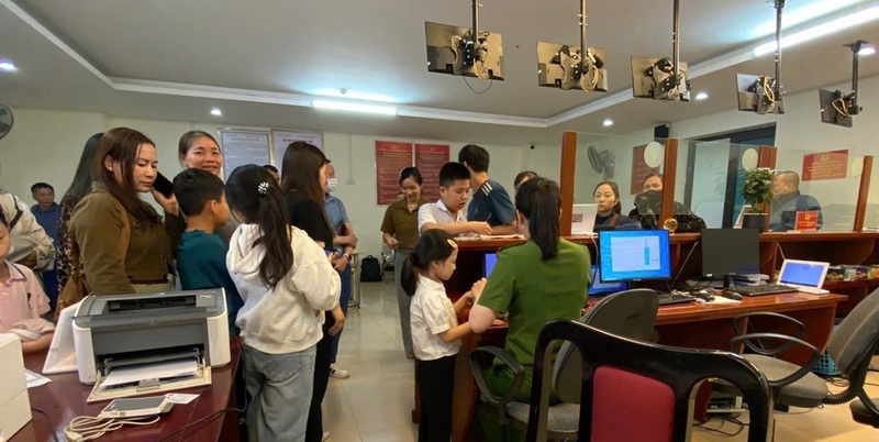 Trong 3 ngày nghỉ lễ Giỗ Tổ Hùng Vương, lực lượng Công an Thanh Hóa đã tiếp nhận, xử lý hàng chục nghìn bộ hồ sơ cho công dân. Ảnh: Công an Thanh Hóa