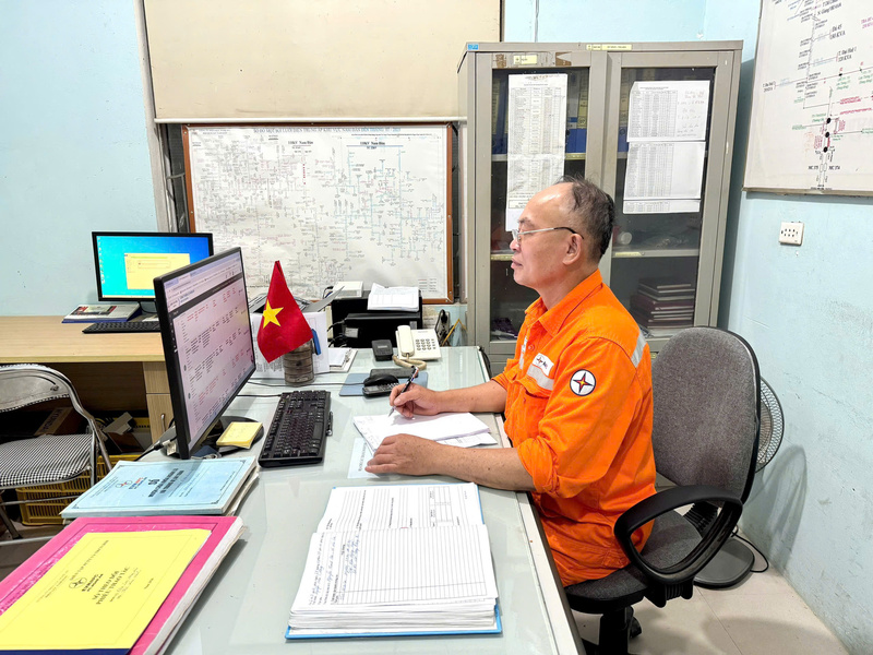 Các ca trực vận hành lưới điện của đơn vị trực thuộc Công ty Điện lực Nghệ An được thực hiện duy trì 24/24h. Ảnh: Phan Thuỷ