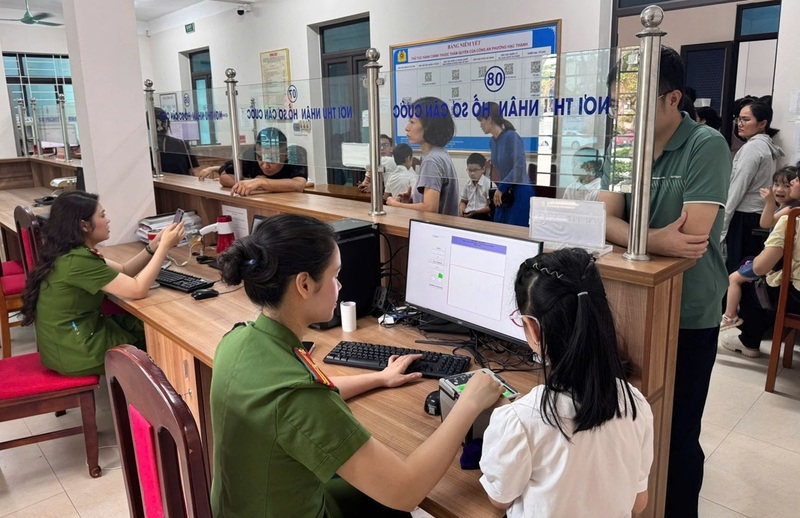 Từ ngày 25/3/2026 đến nay, Công an phường Hạc Thành đã tiếp nhận, xử lý 3.750 hồ sơ căn cước và 7.709 hồ sơ định danh điện tử. Ảnh: Công an Thanh Hóa