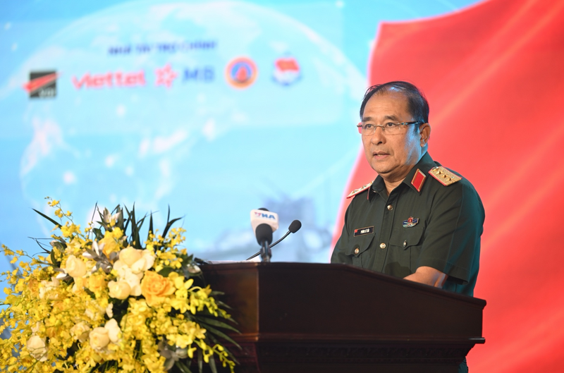 Thượng tướng Phùng Sĩ Tấn – Phó Tổng tham mưu trưởng Quân đội nhân dân Việt Nam, Trưởng ban Tổ chức triển lãm phát biểu tại hội nghị. Ảnh: Nguyên Khánh
