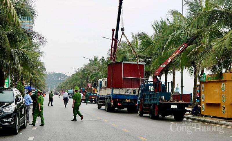 Lực lượng chức năng xử lý nghiêm các trường hợp vi phạm và tái vị phạm nhằm đảm bảo an ninh trật tự cho mùa du lịch 2026. Ảnh: Quốc Anh
