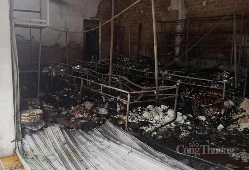 Nhiều tài sản của tiểu thương bị thiêu rụi. Ảnh: Facebook