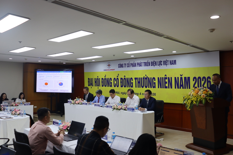 Đoàn chủ tịch điều hành đại hội.