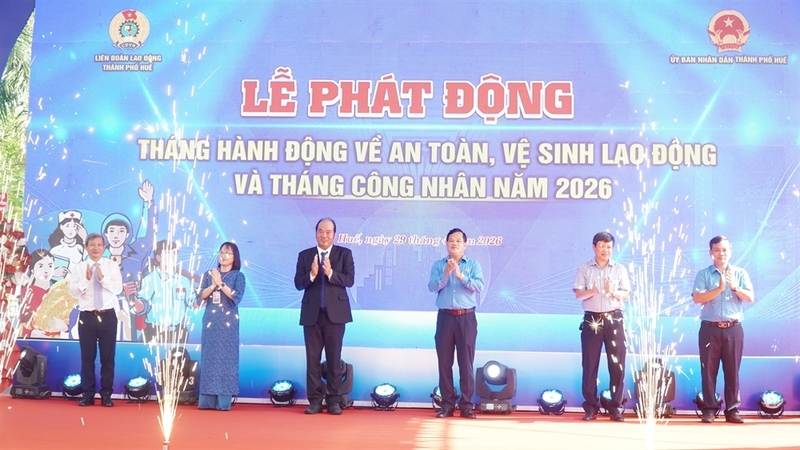 Thành phố Huế phát động Tháng hành động về an toàn, vệ sinh lao động và Tháng công nhân năm 2026. Ảnh: M. Hiếu