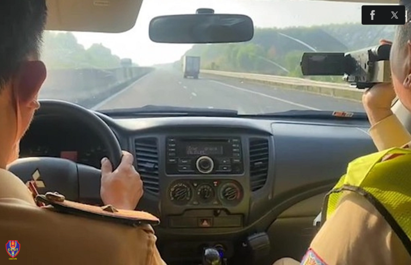 Lực lượng Cảnh sát giao thông tăng cường ghi hình, xử lý vi phạm giao thông trên các tuyến cao tốc dịp nghỉ lễ 30/4 và 1/5. Ảnh: Cục Cảnh sát giao thông