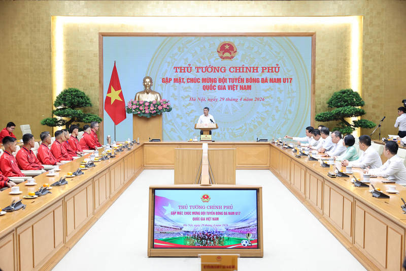 Thủ tướng Lê Minh Hưng gặp mặt, chúc mừng đội tuyển bóng đá nam U17 Việt Nam. Ảnh: VGP/Nhật Bắc