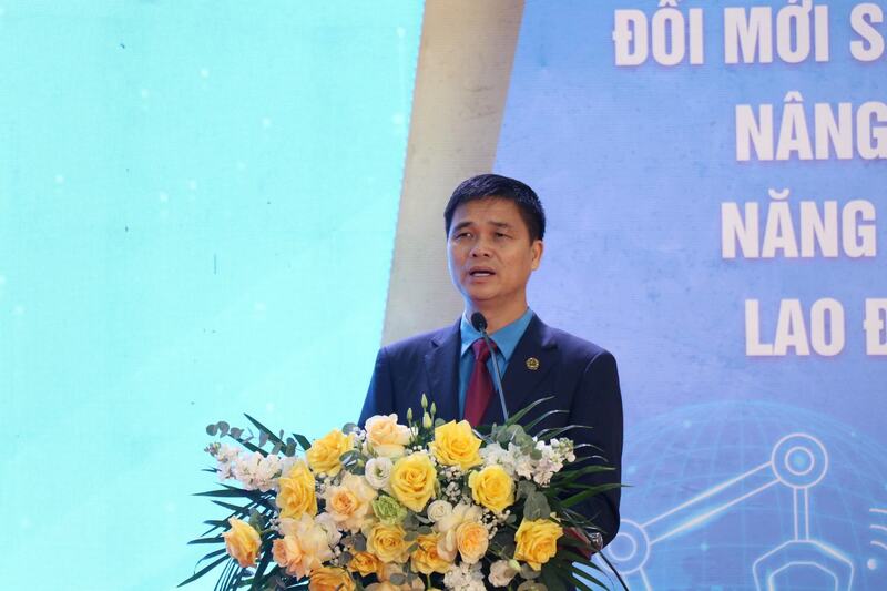Phó Chủ tịch Tổng Liên đoàn Lao động Việt Nam Ngọ Duy Hiểu phát biểu tại chương trình. Ảnh: Văn Thưởng