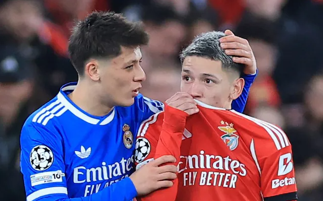 Trọng tài được trao quyền truất quyền thi đấu trực tiếp đối với bất kỳ cầu thủ nào có hành vi che miệng để cãi vã. Ảnh: AFP.