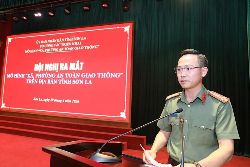 Thượng tá Nguyễn Quốc Việt, Phó Giám đốc Công an tỉnh Sơn La phát biểu tại hội nghị. Ảnh: Công an tỉnh Sơn La