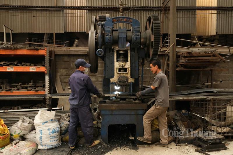 Doanh nghiệp nhỏ và vừa giữ vai trò quan trọng trong nền kinh tế nhưng vẫn gặp nhiều khó khăn trong tiếp cận tín dụng ngân hàng.