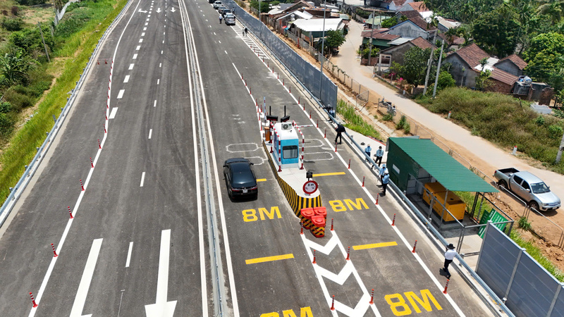Việc khai thác tuyến cao tốc nhằm kịp thời bổ sung thêm một tuyến đường lớn, phục vụ nhu cầu đi lại tăng cao, giảm ùn ứ giao thông trong dịp lễ 30/4-1/5. Ảnh: Nguyễn Dương