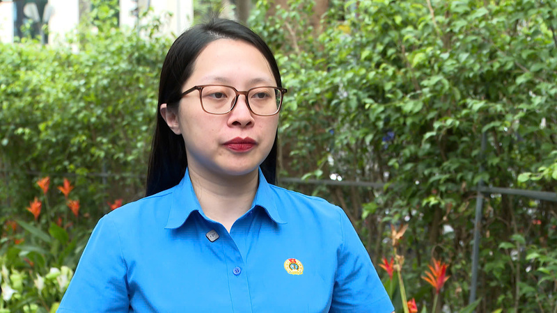 Bà Trần Kim Huyền, Chủ tịch Công đoàn phường Cửa Nam trả lời phỏng vấn phóng viên Báo Công Thương. Ảnh: Quốc Chuyển