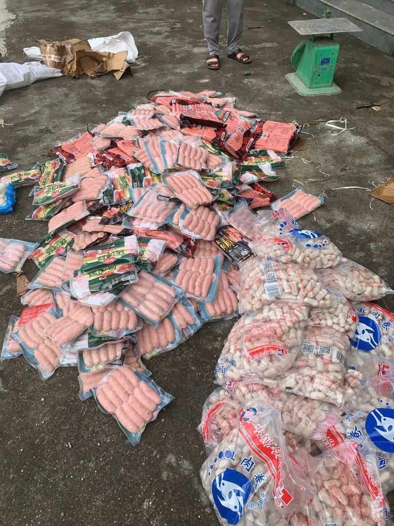 Tang vật vi phạm thu được là thực phẩm đông lạnh không rõ nguồn gốc. Ảnh: Hải quan khu vực XVI